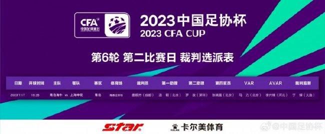 成龙、古天乐、许冠文窃匪三人组带着一个小宝物弄出连续串使人喷饭的“乌龙”排场！　　故事环绕一个刚诞生的宝宝起头人字拖（成龙 饰）虽有非凡的身手，可是整天陷溺赌钱毫无人生方针，便与包租公、百达通（古天乐 饰）一路爆窃，干着鬼鬼祟祟的犯法事。城中女富豪独一的孙子诞生后，包租公受不了金钱的诱惑，承诺把宝宝偷给黑帮老迈，以证实BB是不是自 己死往的儿子与前女友的孩子。 　　成功偷得孩子后，连续串产生的工作，令人字拖及百达通改变了本身的人生不雅念。人字拖起头关心家人，百达通也看到了本身妻子（蔡卓妍 饰）的不容易，起头从头做人。 在包租公及黑势利的要挟下，他们仍是要把偷来的BB交出来，到底又会产生些甚么事，故事有会否年夜团聚终局呢？